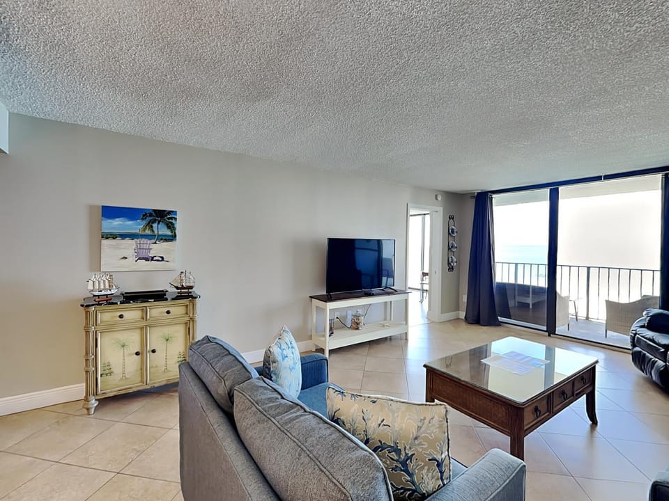 TV and multimedia, Balcony/Terrace, Living room, Seating area, Sea view, furniture