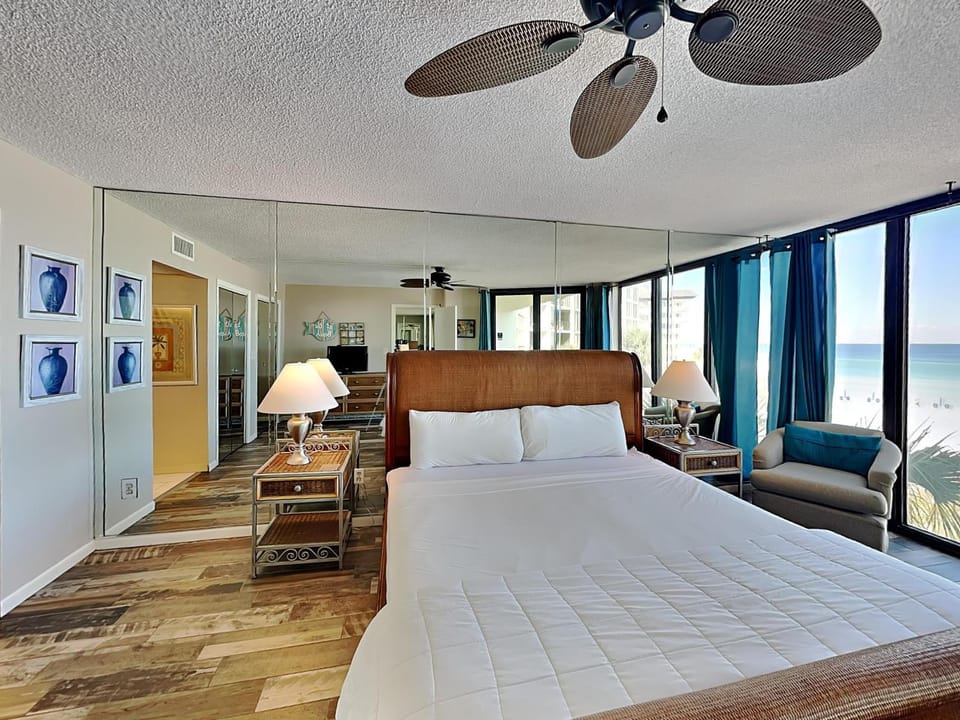 Bed, Balcony/Terrace, Seating area, Bedroom, Sea view