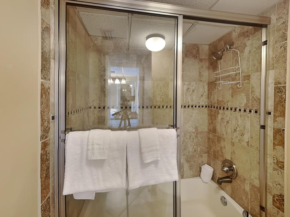 Shower, Bathroom, Bath, towels