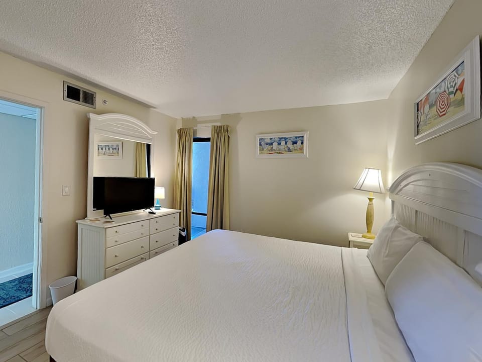 Bed, TV and multimedia, Balcony/Terrace, Bedroom, furniture, wardrobe, air conditioner