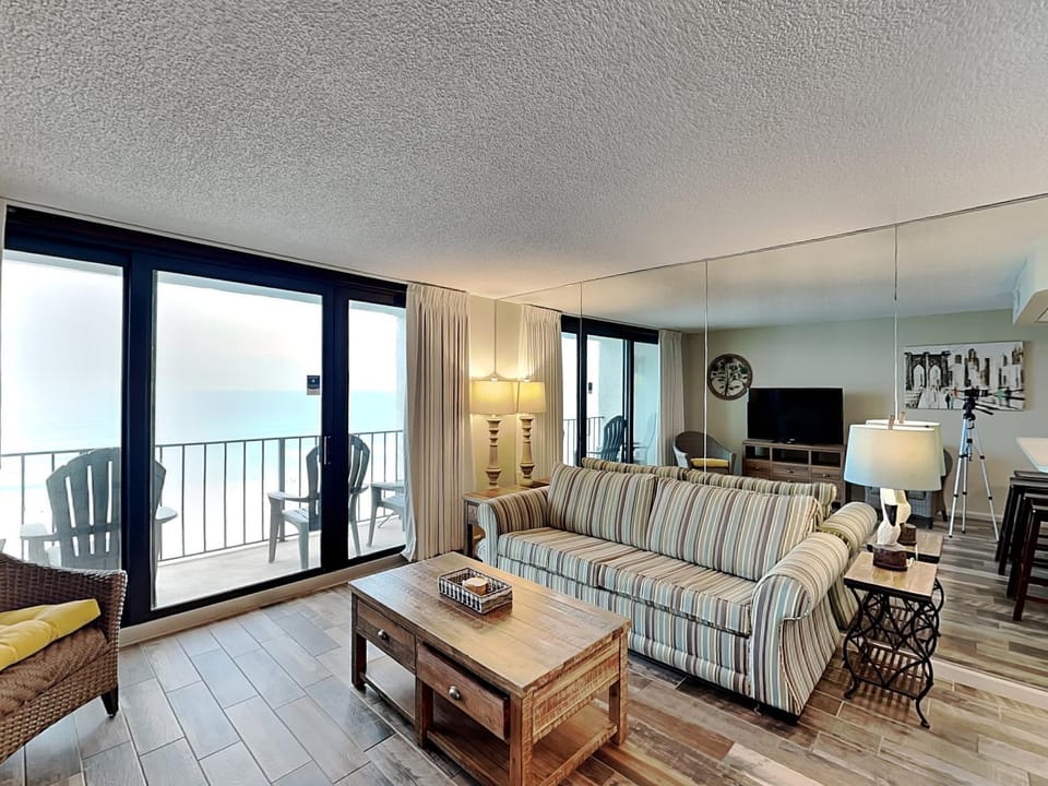 TV and multimedia, Balcony/Terrace, Living room, Seating area, Sea view, furniture