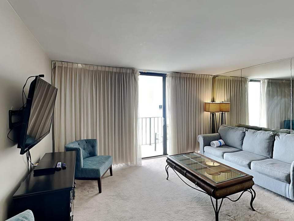 TV and multimedia, Balcony/Terrace, Living room, Seating area, furniture