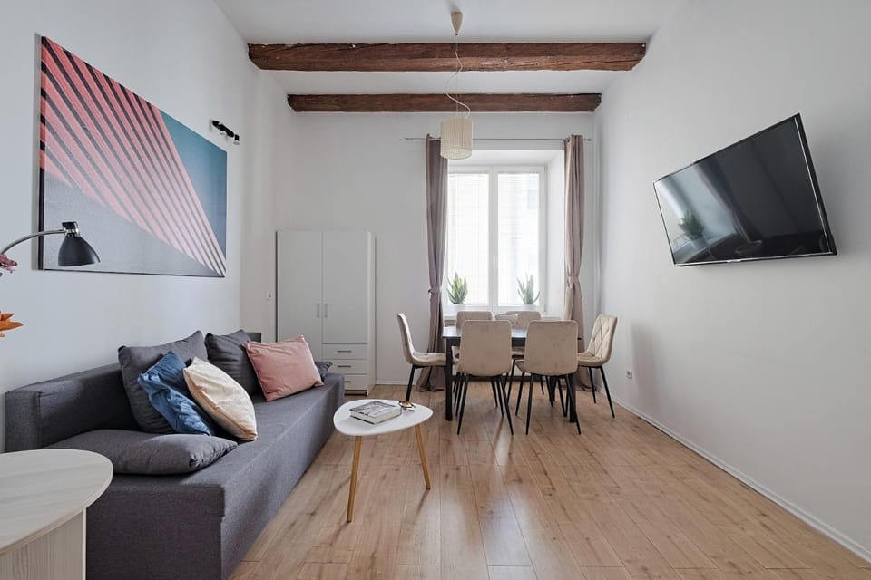 Communal lounge/ TV room, TV and multimedia, Living room, Seating area, Dining area