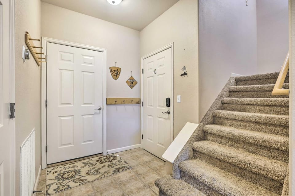 Spacious Fraser Condo ~ 6 Mi to Winter Park! House in Fraser
