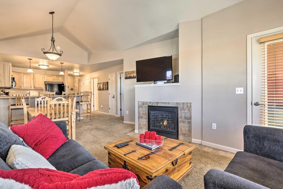 Spacious Fraser Condo ~ 6 Mi to Winter Park! House in Fraser