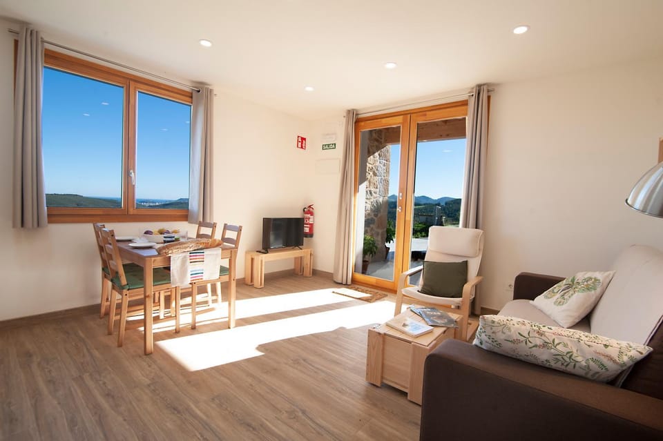 Natural landscape, TV and multimedia, Living room, Seating area, Dining area