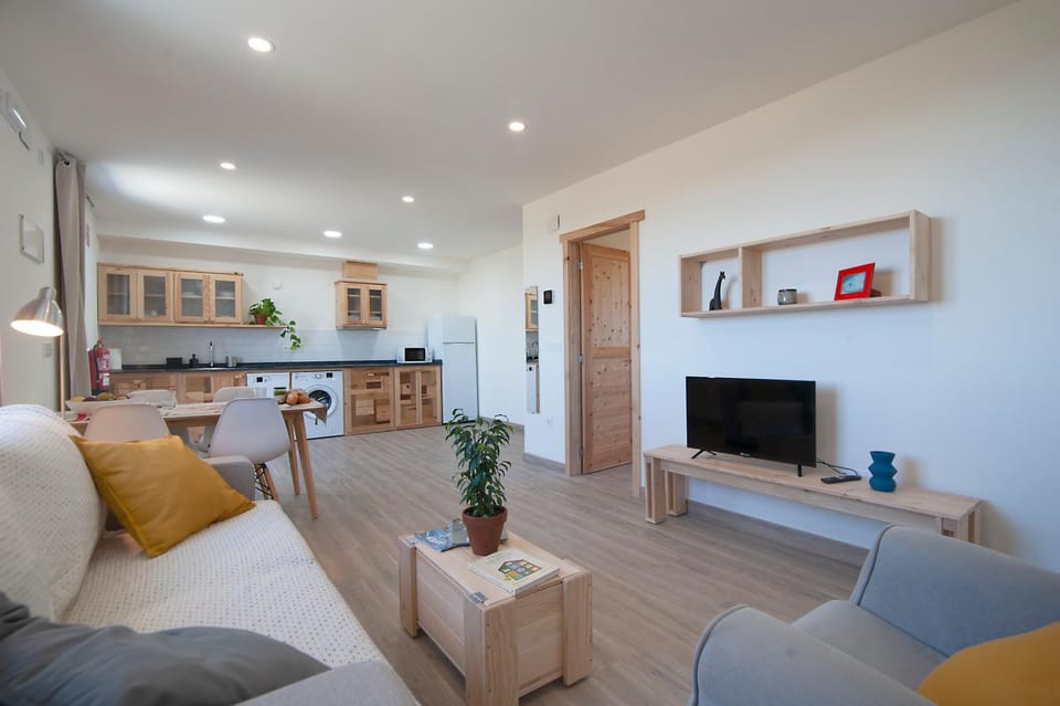 TV and multimedia, Kitchen or kitchenette, Living room, Seating area