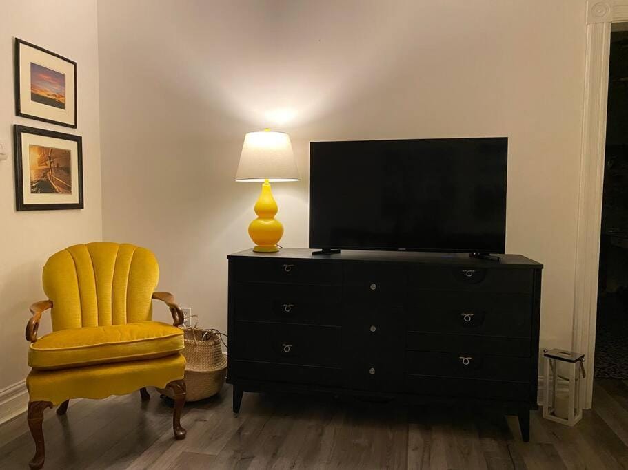 TV and multimedia, Living room, Evening entertainment