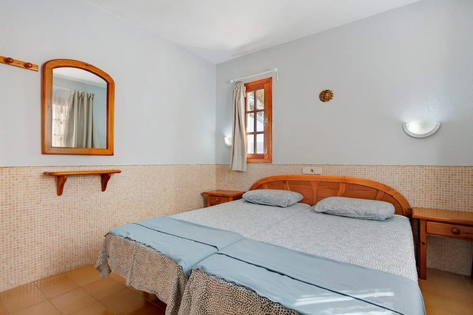 Property building, Living room, Bedroom