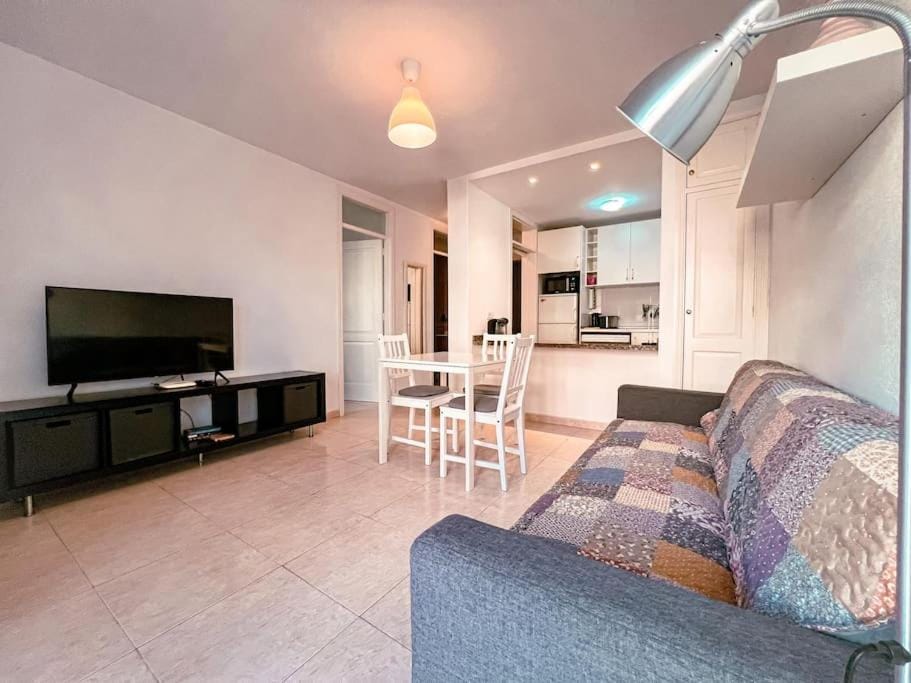 Quiet Sunviet Stay, Pool & Morning Sun Balcony CS021 Apartment in Avenida de la Galga
