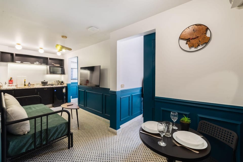 Kitchen or kitchenette, Seating area