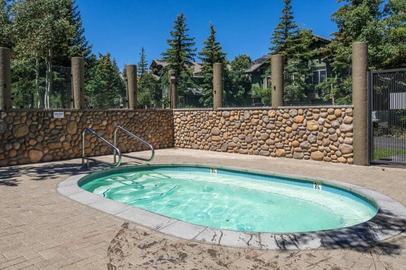 Updated 3 Bedroom 3 Bathroom Snowcreek Phase V #884, Sleeps 6 House in Mammoth Lakes
