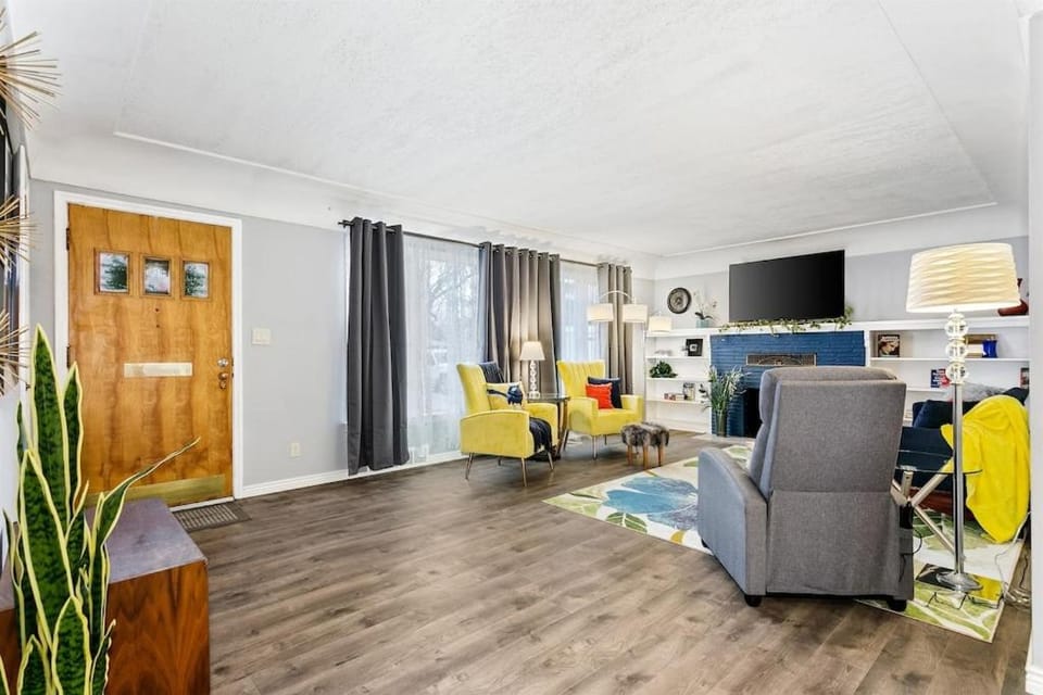 CUTE Remodeled Midcentury Cottage on Boise Bench House in Garden City