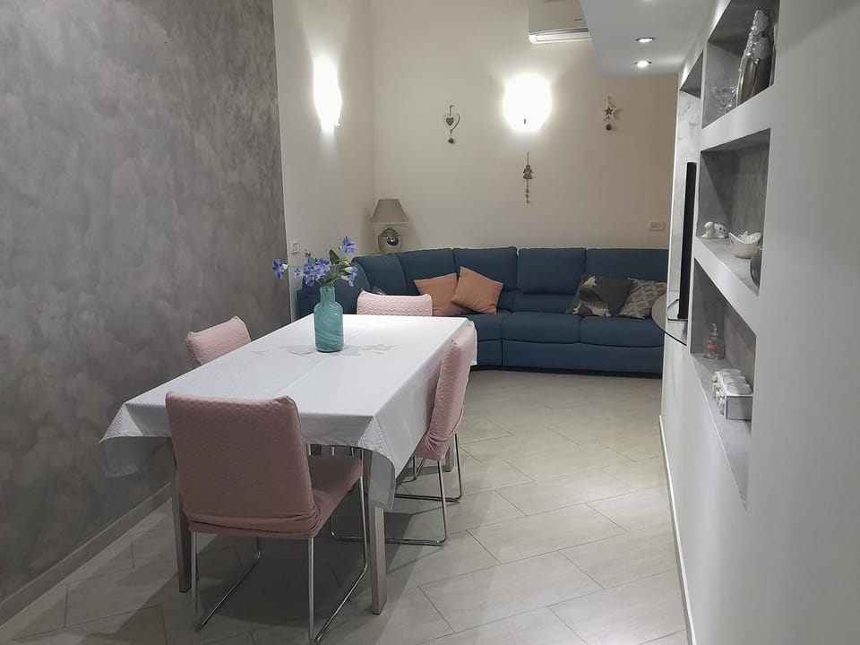 Living room, Seating area, Dining area