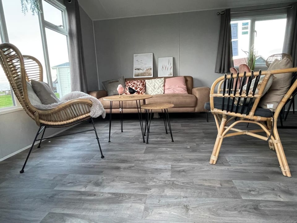Neues, ruhiges Ferienhaus Nr 46 Chalet mit Meerblick 100 Meter zum Wattenmeer, komplett eingezäunt House in North Holland (province)