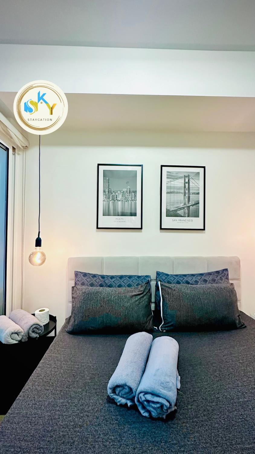 1BR Condo Unit at Celandine Condominium Near Ayala Cloverleaf Mall Apartment in Quezon City