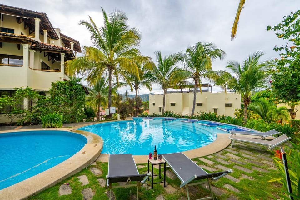 Property building, Garden view, Pool view, Swimming pool, sunbed
