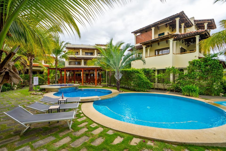 Property building, Garden, Seating area, Garden view, Pool view, Swimming pool, sunbed