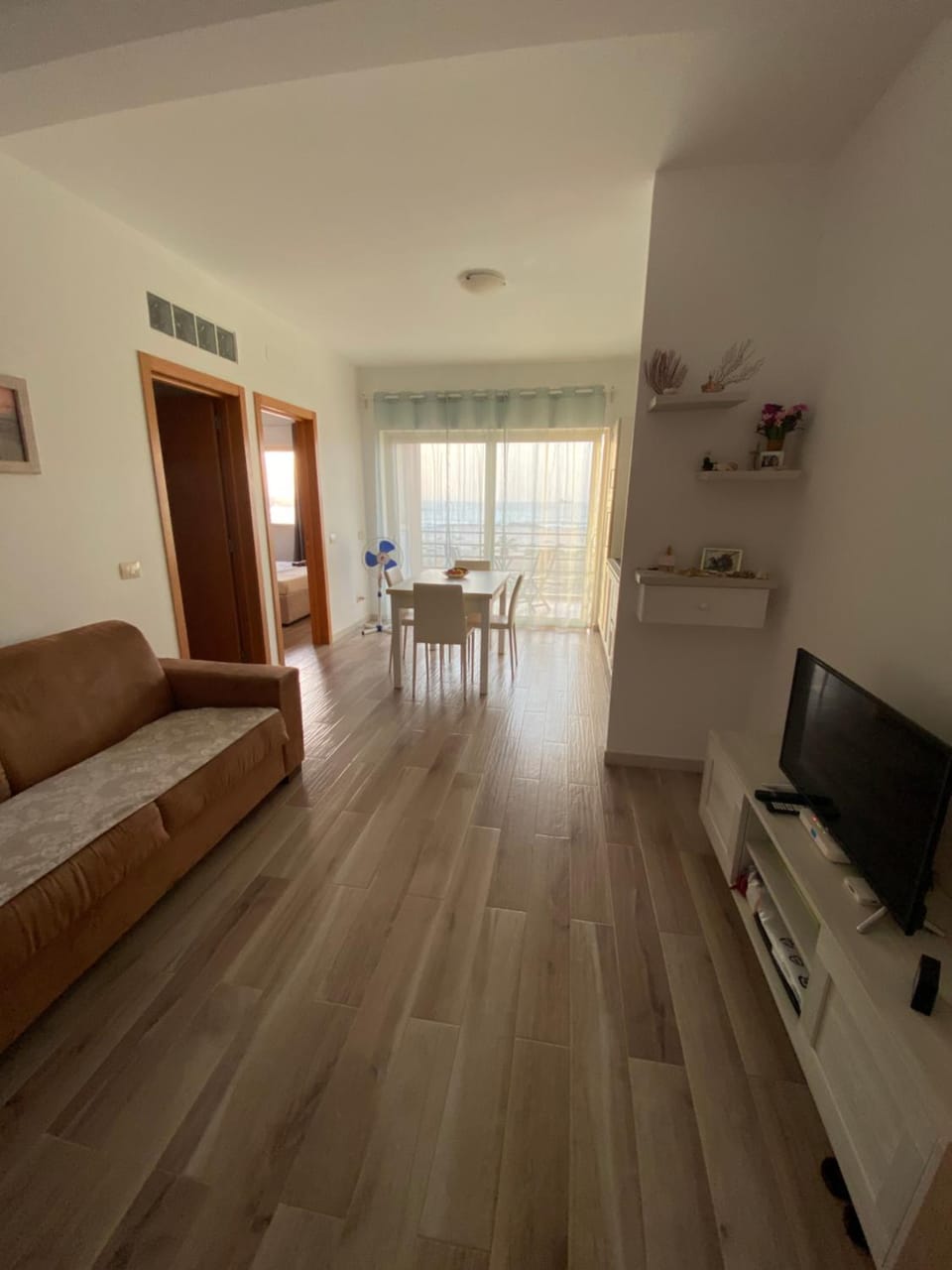 TV and multimedia, Living room, Photo of the whole room, Seating area