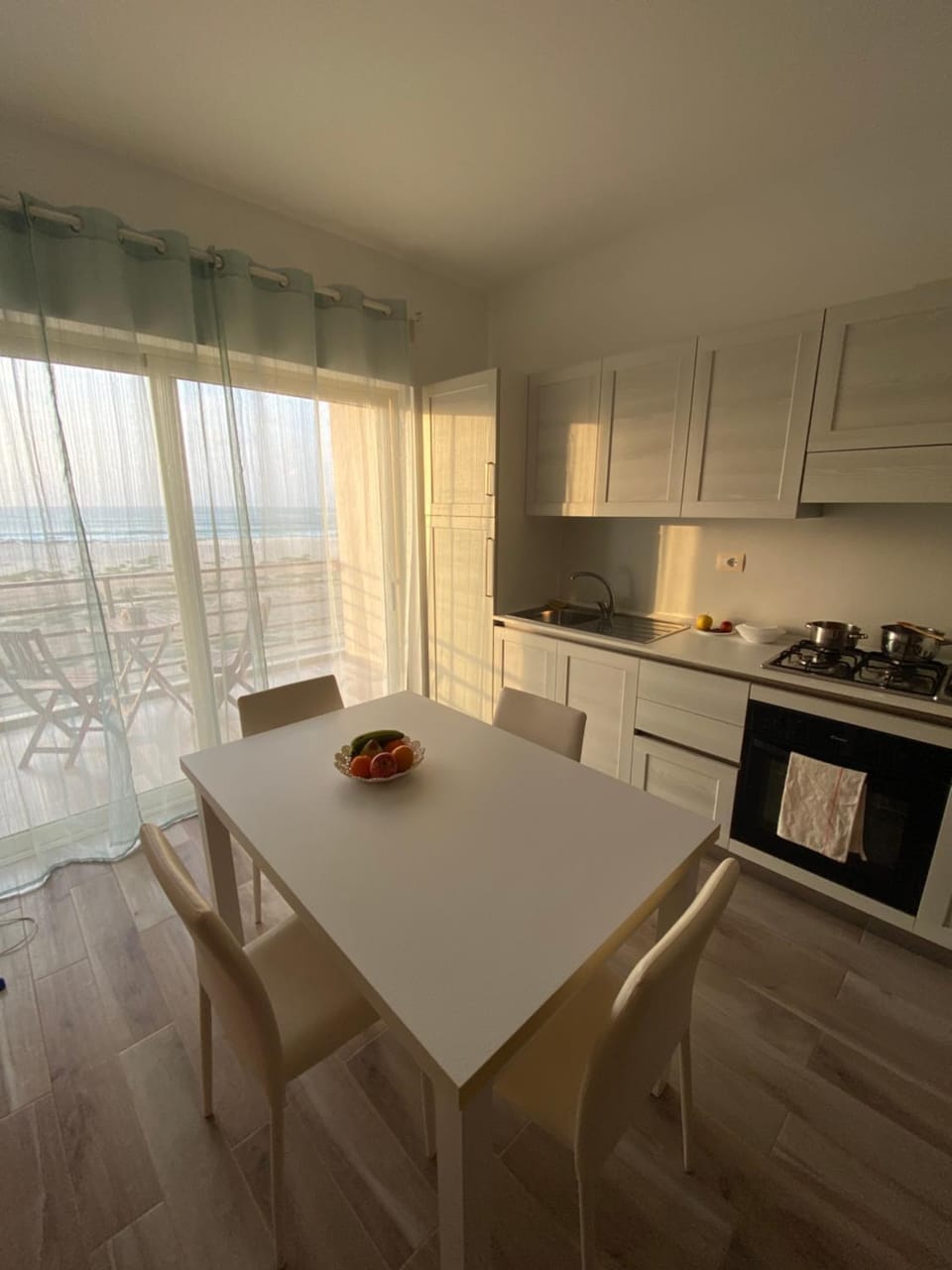 Kitchen or kitchenette, Dining area, pet friendly, stove