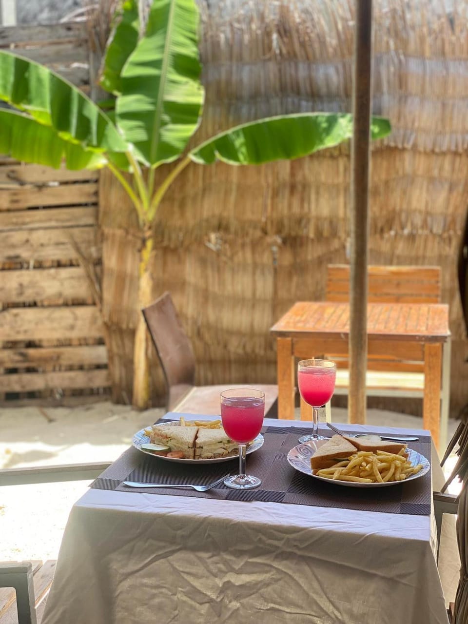 Dining area, Food, Lunch, Drinks