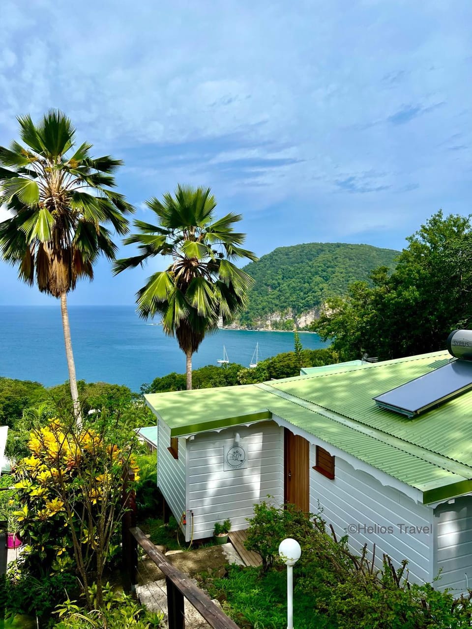 Property building, Day, Natural landscape, Garden, Garden view, Mountain view, Sea view