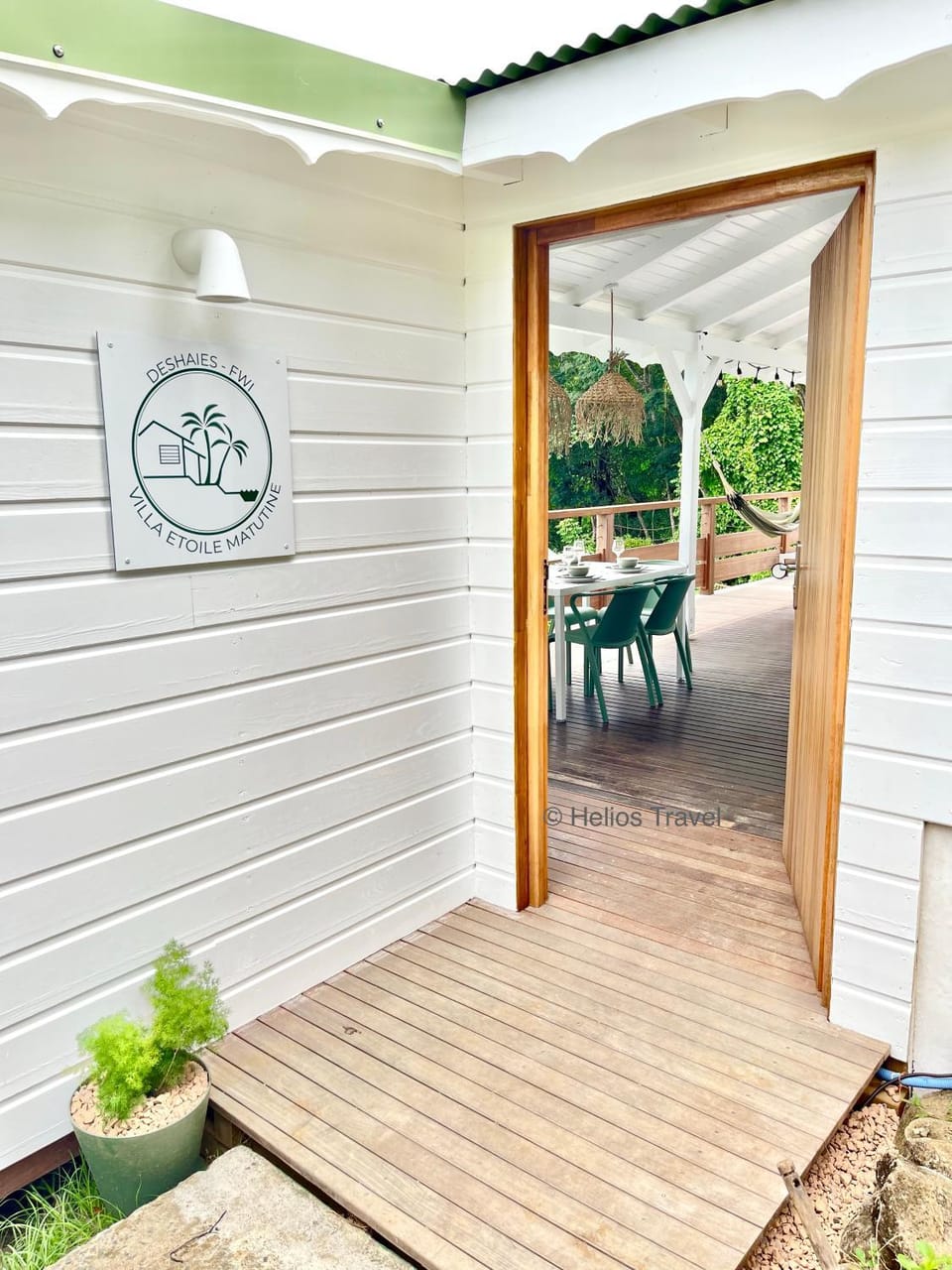 Patio, Day, Garden, Dining area