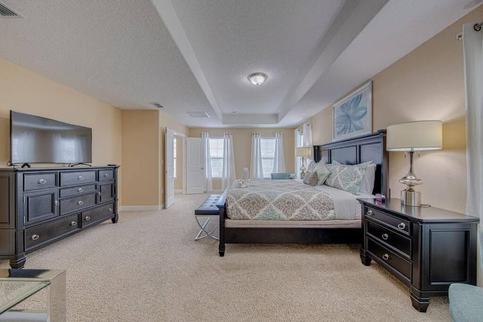 576 - Stunning, modern home on resort community with private pool and spa House in Four Corners