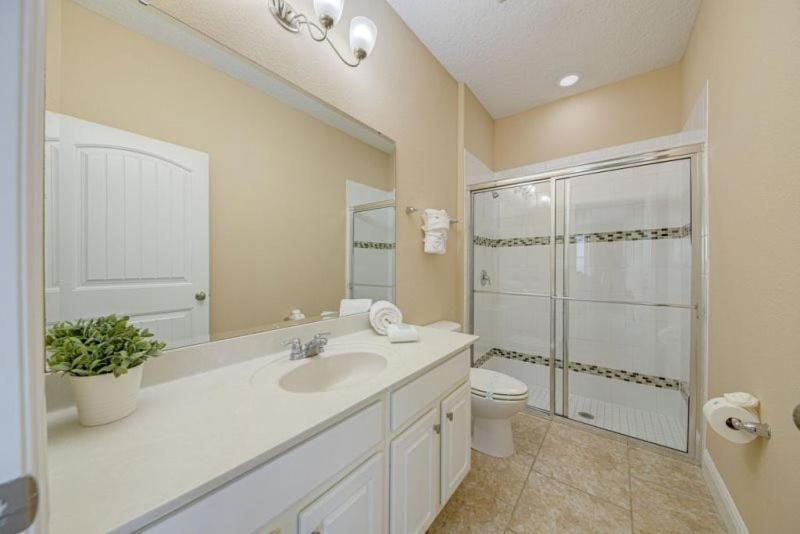 576 - Stunning, modern home on resort community with private pool and spa House in Four Corners