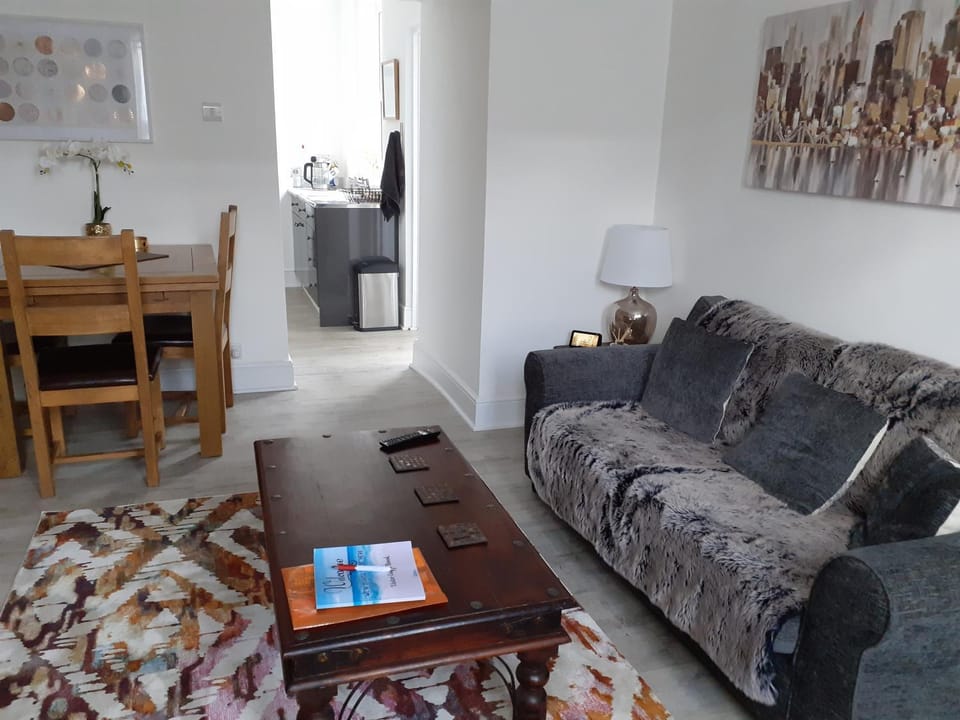 Communal lounge/ TV room, Living room, Seating area, Dining area