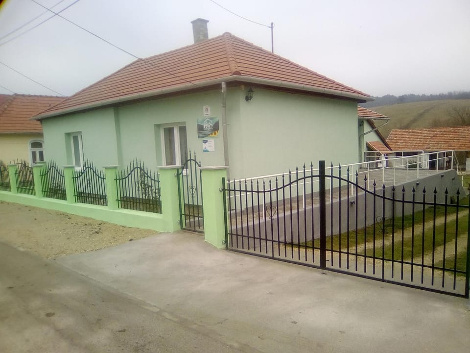 Property building, Day