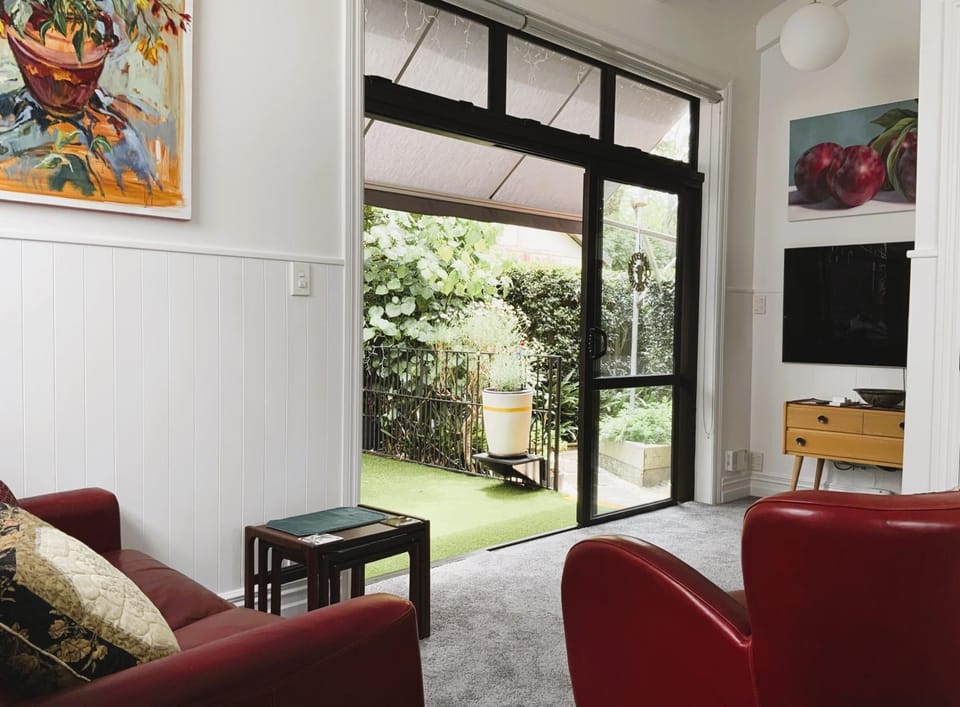 Living room, Seating area, Evening entertainment, Garden view