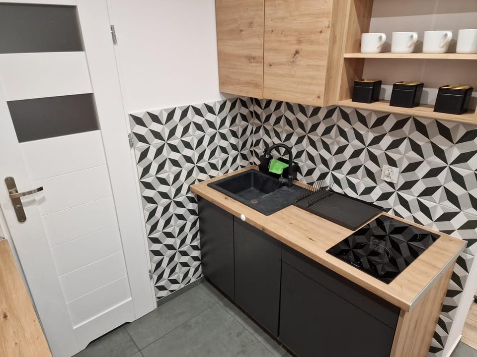 Coffee/tea facilities, Kitchen or kitchenette, stove