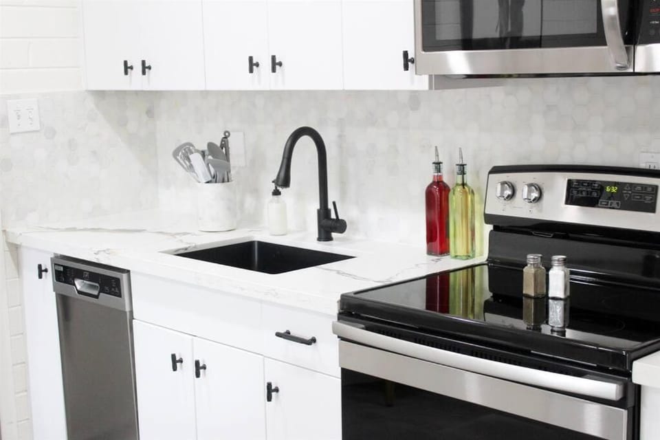 Remodeled Modern Ground Level Apt Blocks to Dwntn - B Apartment in Tempe