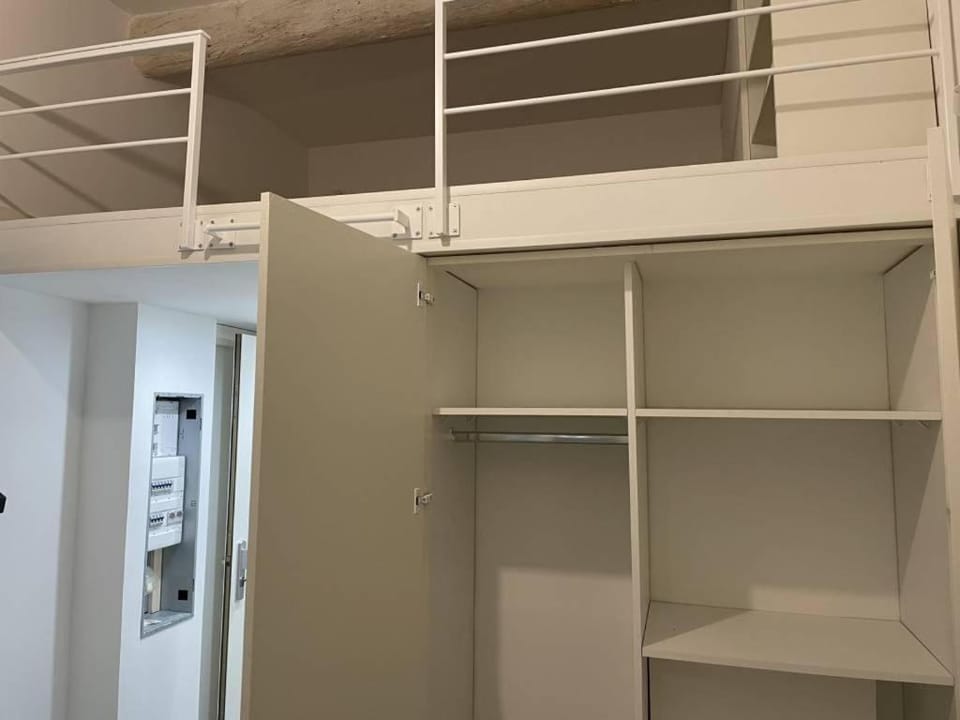 Bedroom, storage