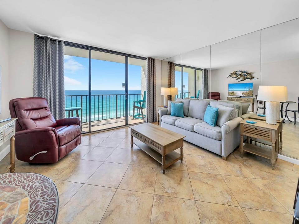 TV and multimedia, Balcony/Terrace, Living room, Seating area, Sea view, furniture