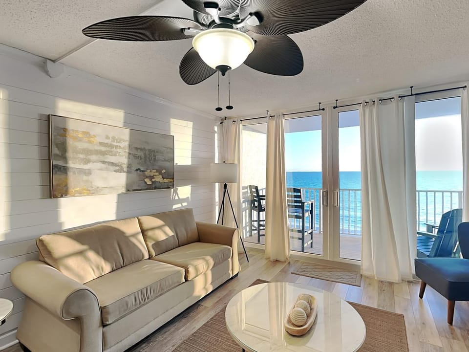 Balcony/Terrace, Living room, Seating area, Sea view, furniture