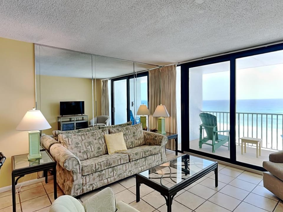 TV and multimedia, View (from property/room), Balcony/Terrace, Living room, Seating area, Sea view, furniture