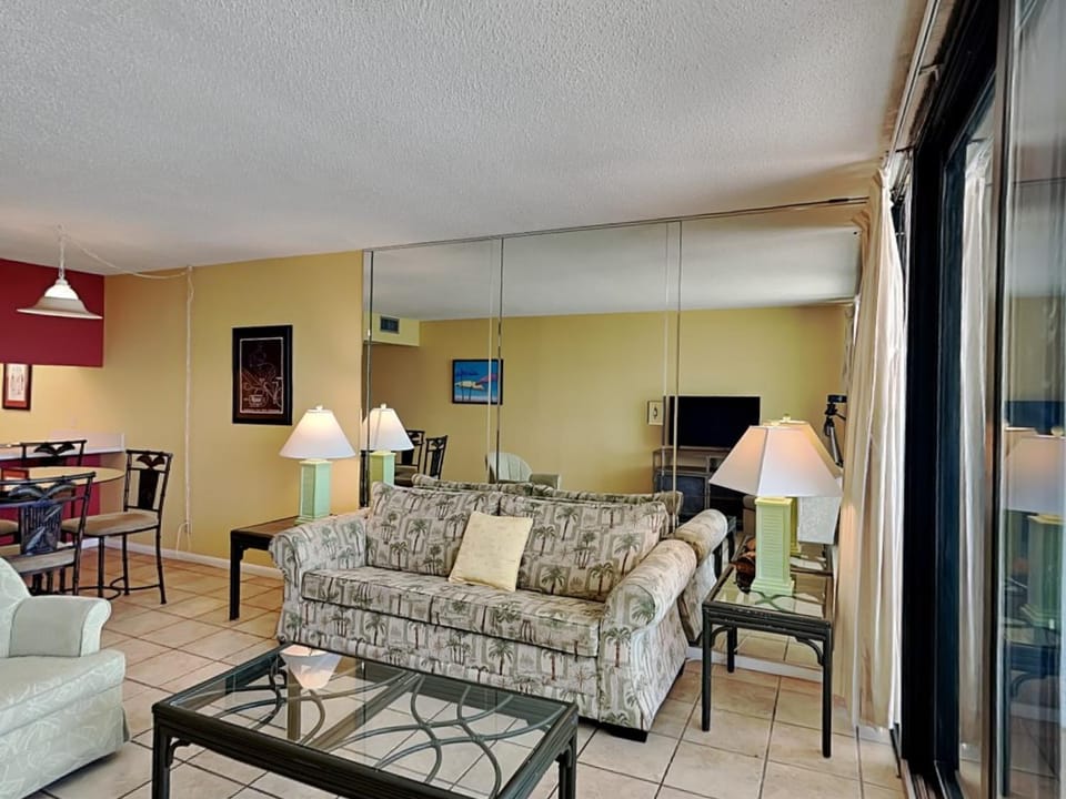 TV and multimedia, Living room, Seating area, Dining area, furniture