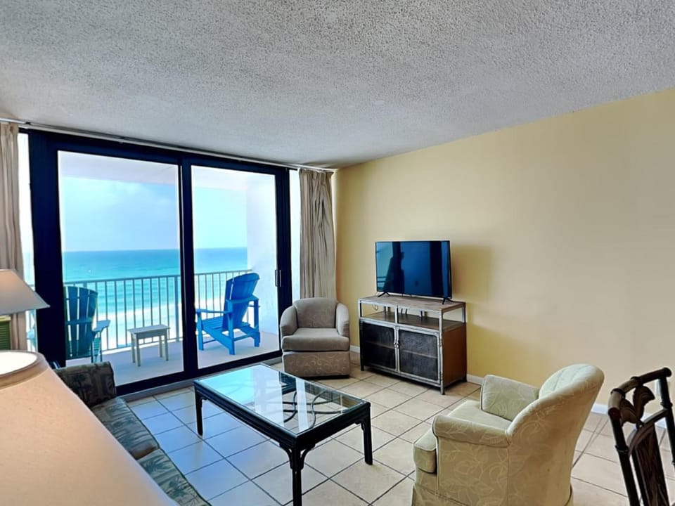 TV and multimedia, View (from property/room), Balcony/Terrace, Living room, Seating area, Sea view