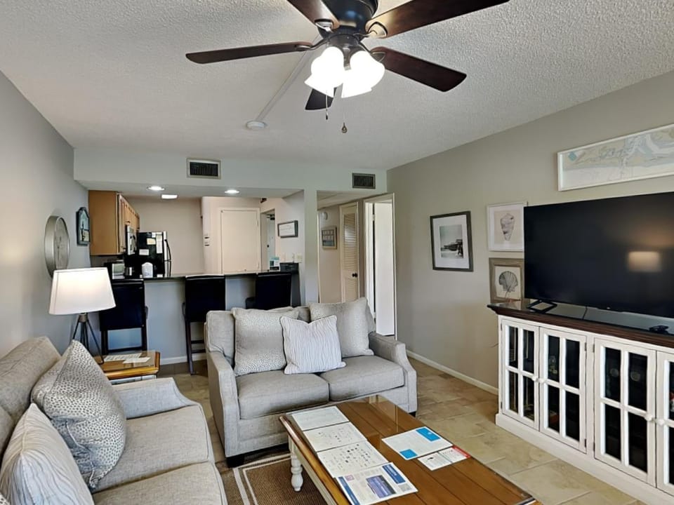TV and multimedia, Kitchen or kitchenette, Living room, Seating area, furniture, air conditioner