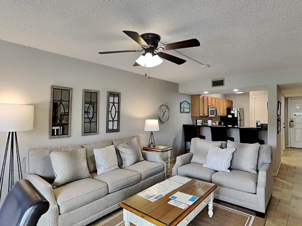 Kitchen or kitchenette, Living room, Seating area, Dining area, furniture