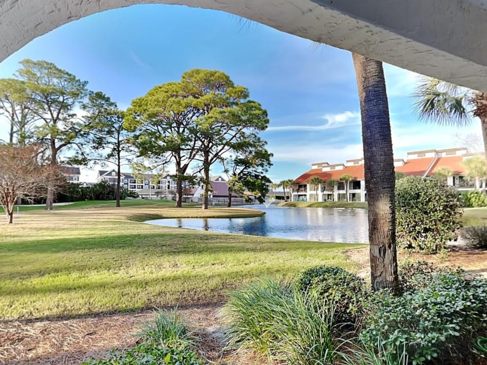 Property building, Natural landscape, Garden, Balcony/Terrace, Garden view, Area and facilities