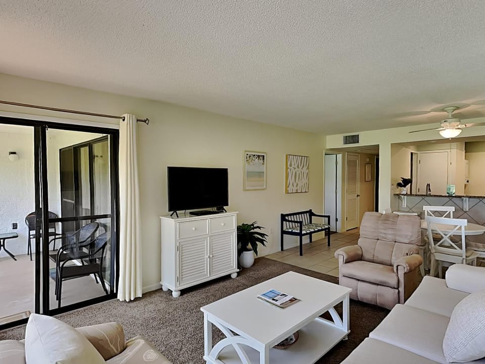 TV and multimedia, Balcony/Terrace, Living room, Seating area, Dining area, furniture