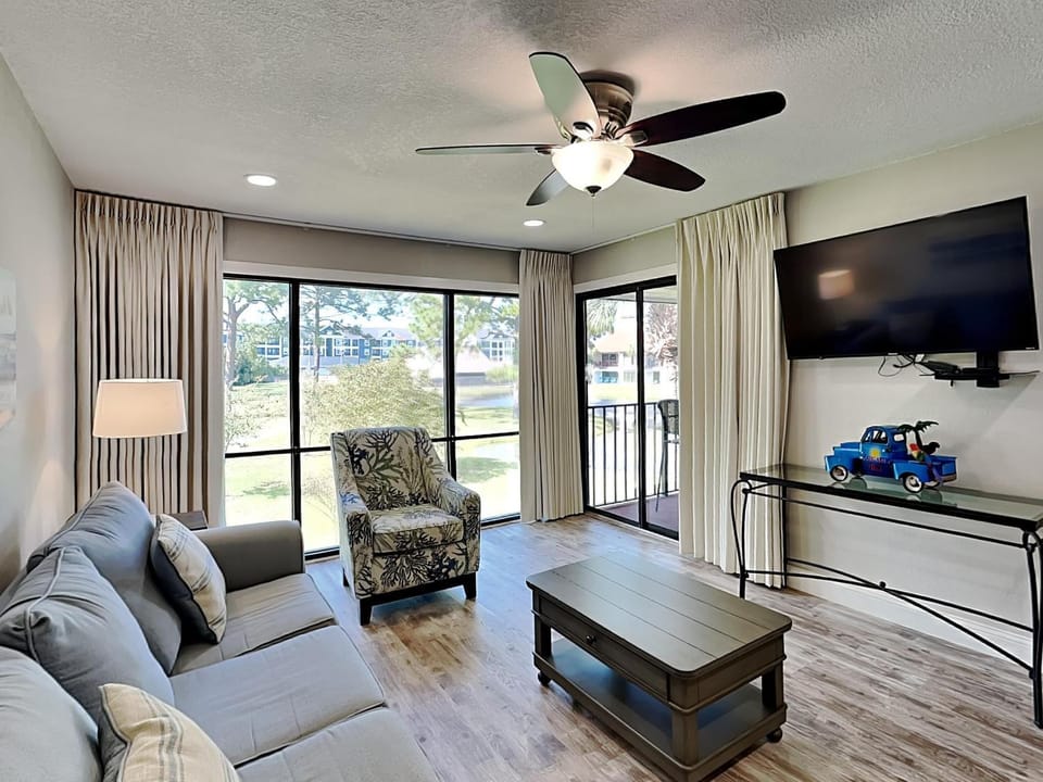 TV and multimedia, Balcony/Terrace, Living room, Seating area, furniture