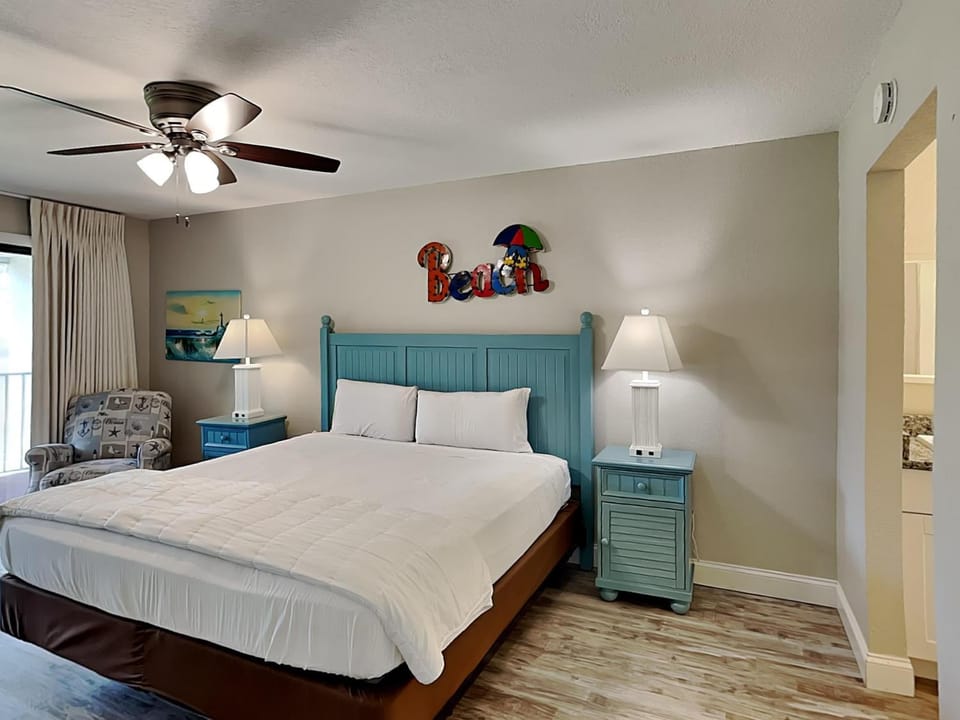 Bed, Balcony/Terrace, Seating area, Bedroom