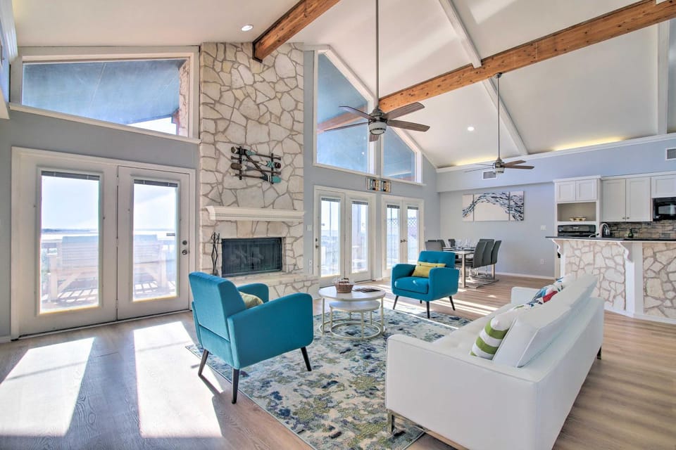 Private Deck and Grill Sunny Lakefront Escape House in Lake Buchanan