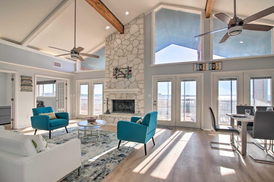 Private Deck and Grill Sunny Lakefront Escape House in Lake Buchanan