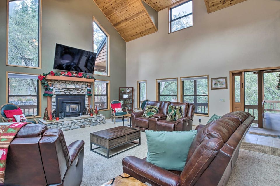 Spacious Pine Mountain Club Cabin w/ Fire Pit Cabin in Pine Mountain Club