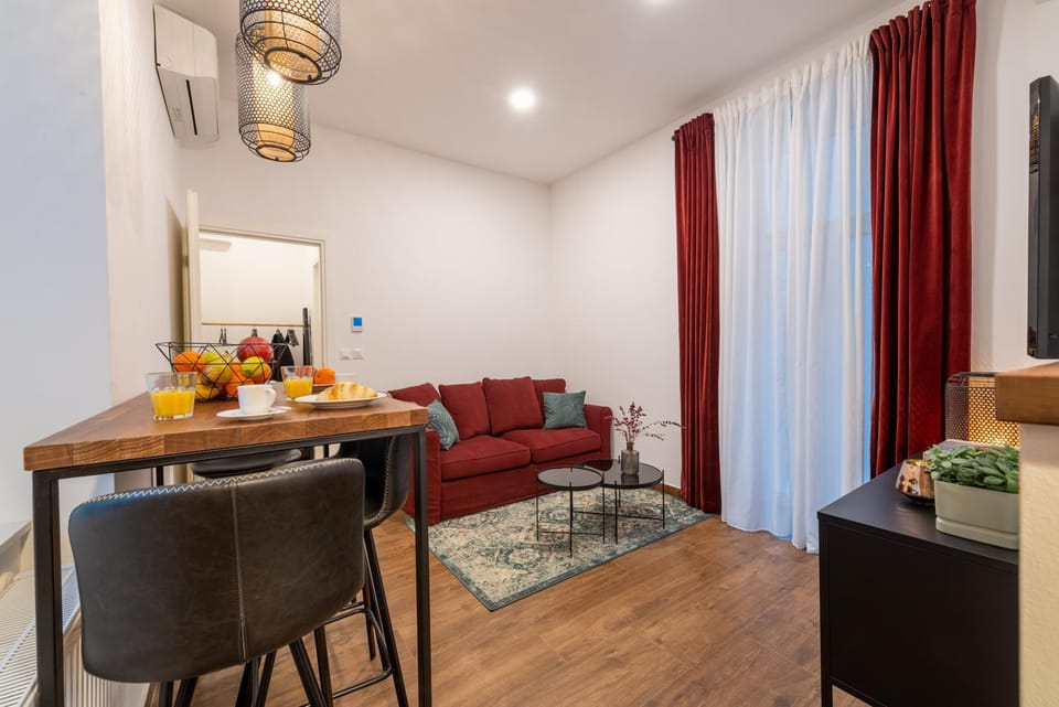 Kitchen or kitchenette, Living room, Seating area, Dining area